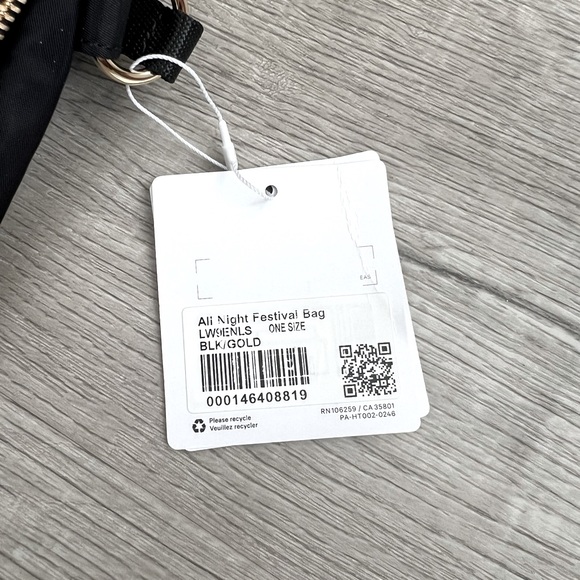 Lululemon - All Night Festival Bag 5L (The larger one) - Black/Gold - NEW! - Picture 4 of 9